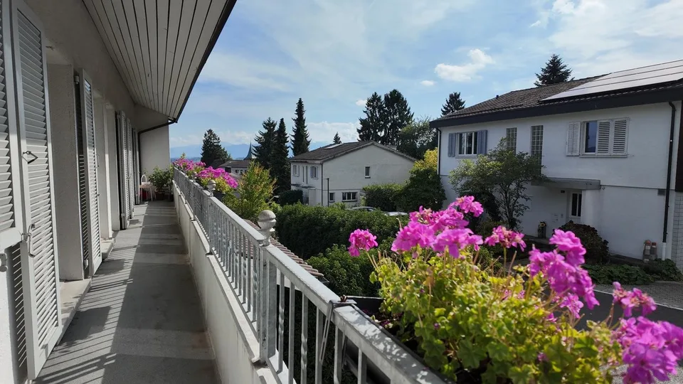 Grosszügiges 6.5-Zimmer-Einfamilienhaus mit über 200 m², Garten & Doppelgarage am Pfannenstiel – Foto 8 von 9