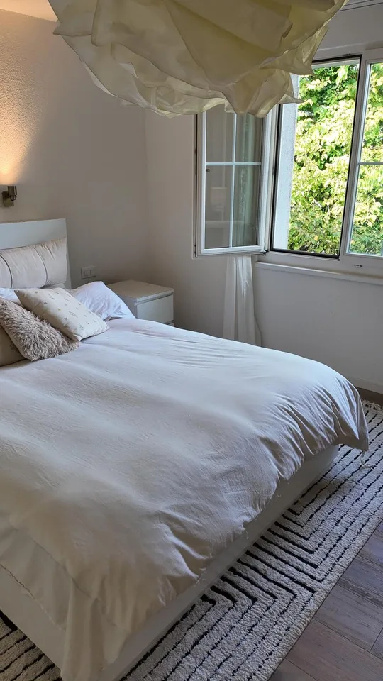 Grosszügiges 6.5-Zimmer-Einfamilienhaus mit über 200 m², Garten & Doppelgarage am Pfannenstiel – Foto 3 von 9