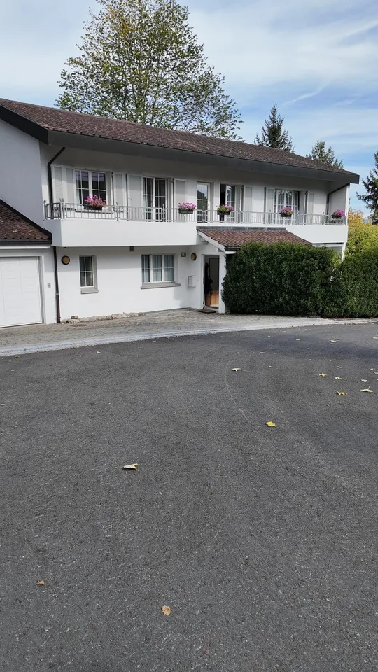 Grosszügiges 6.5-Zimmer-Einfamilienhaus mit über 200 m², Garten & Doppelgarage am Pfannenstiel – Foto 5 von 9