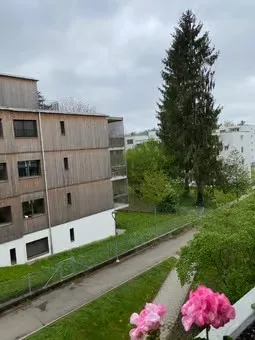 💎 Elegante casa arredata di 4.5 locali con bel balcone a Seebach – foto 29 di 30