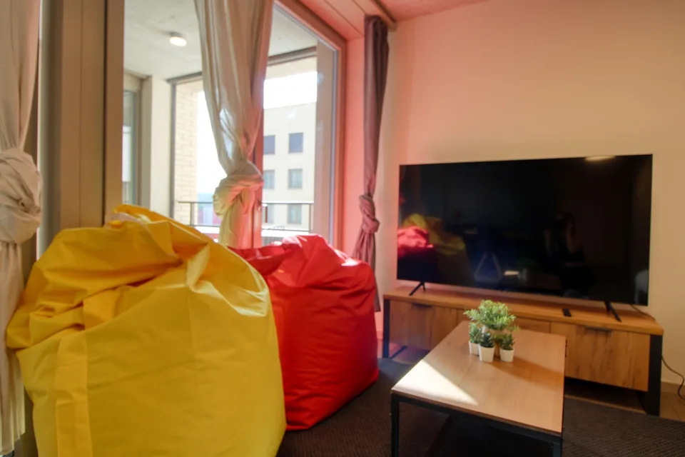 Möbliertes Studio mit eigener Küche und eigenem Bad im Neubau in Schlieren – Foto 12 von 26