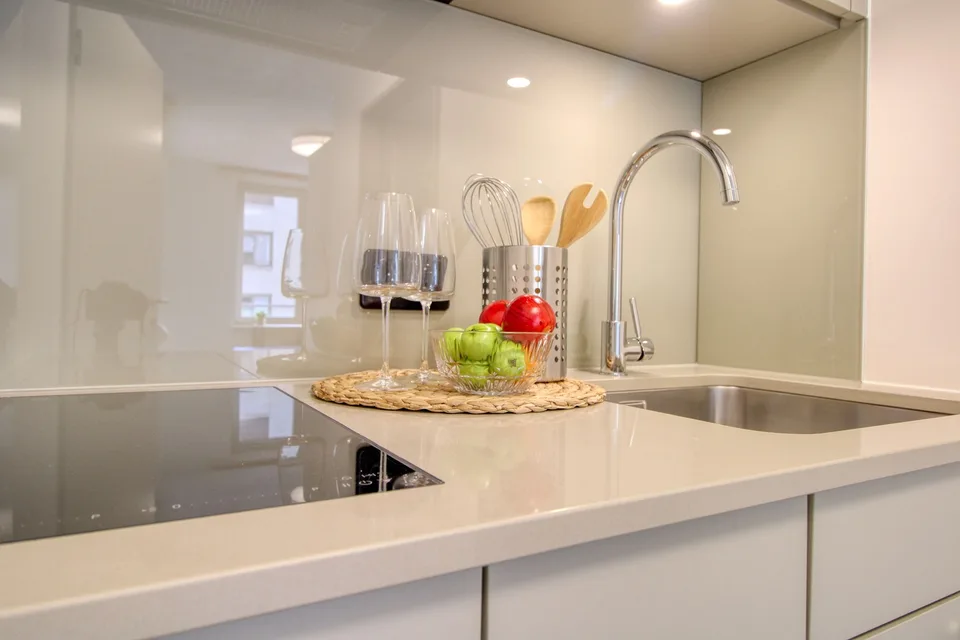 Möbliertes Studio mit eigener Küche und eigenem Bad im Neubau in Schlieren – Foto 10 von 26