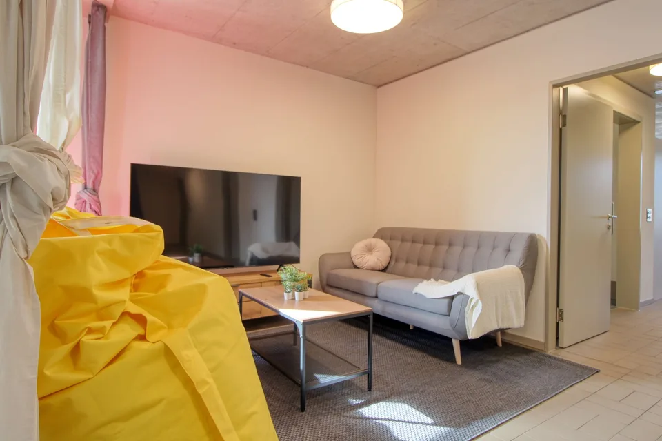 Möbliertes Studio mit eigener Küche und eigenem Bad im Neubau in Schlieren – Foto 25 von 26