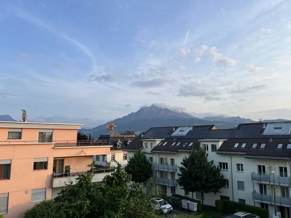 Attraktive 2.5 Zimmerwohnung im 3. OG an ruhiger Lage in Luzern – Foto 2 von 8