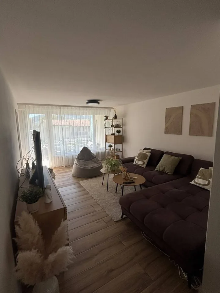 Ampio appartamento di 4.5 locali in una posizione eccellente e tranquilla! – foto 2 di 12