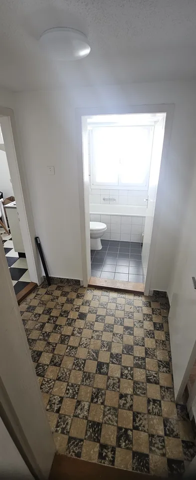 Grosses möbliertes Zimmer in 2er-WG – Altstadt Rapperswil – Reinigung inklusive Du suchst ein unkompliziertes, möbliertes Zuhause mitten in Rapperswil? An der Halsgasse 4, 8640 Rapperswil vermieten wir ab sofort ein grosszügiges möbliertes Zimmer in einer – photo 2 sur 13