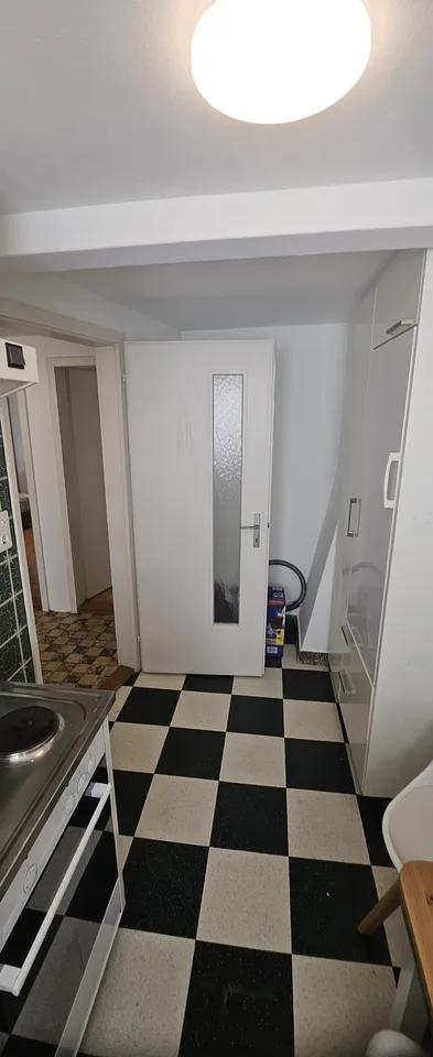Grosses möbliertes Zimmer in 2er-WG – Altstadt Rapperswil – Reinigung inklusive Du suchst ein unkompliziertes, möbliertes Zuhause mitten in Rapperswil? An der Halsgasse 4, 8640 Rapperswil vermieten wir ab sofort ein grosszügiges möbliertes Zimmer in einer – photo 12 sur 13