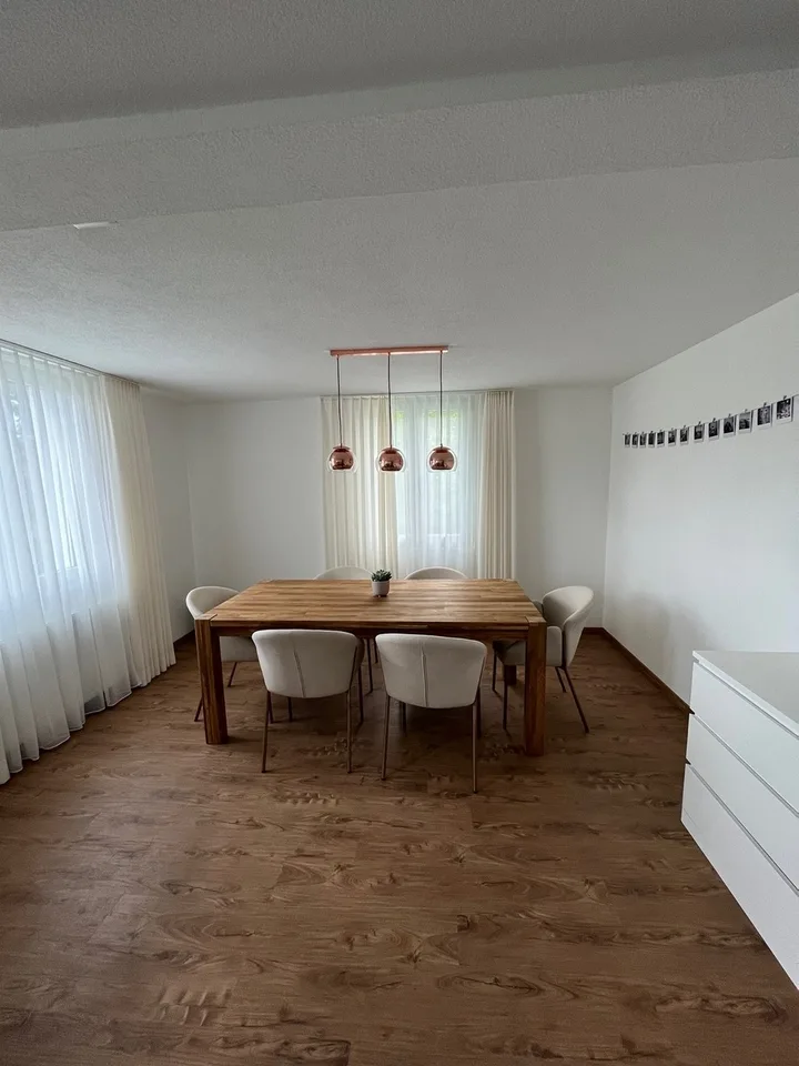 Preiswerte, helle 3.5 Zimmerwohnung – Foto 2 von 10