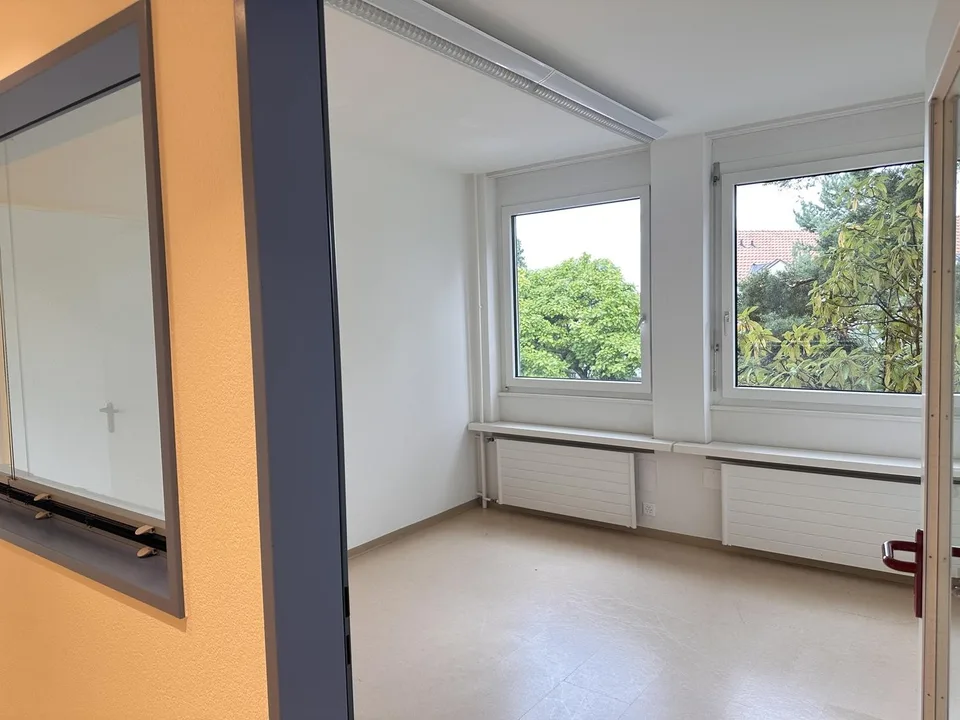 Büro-/Gewerberäume unterschiedlicher Grösse an guter Lage in Zumikon – Foto 4 von 11