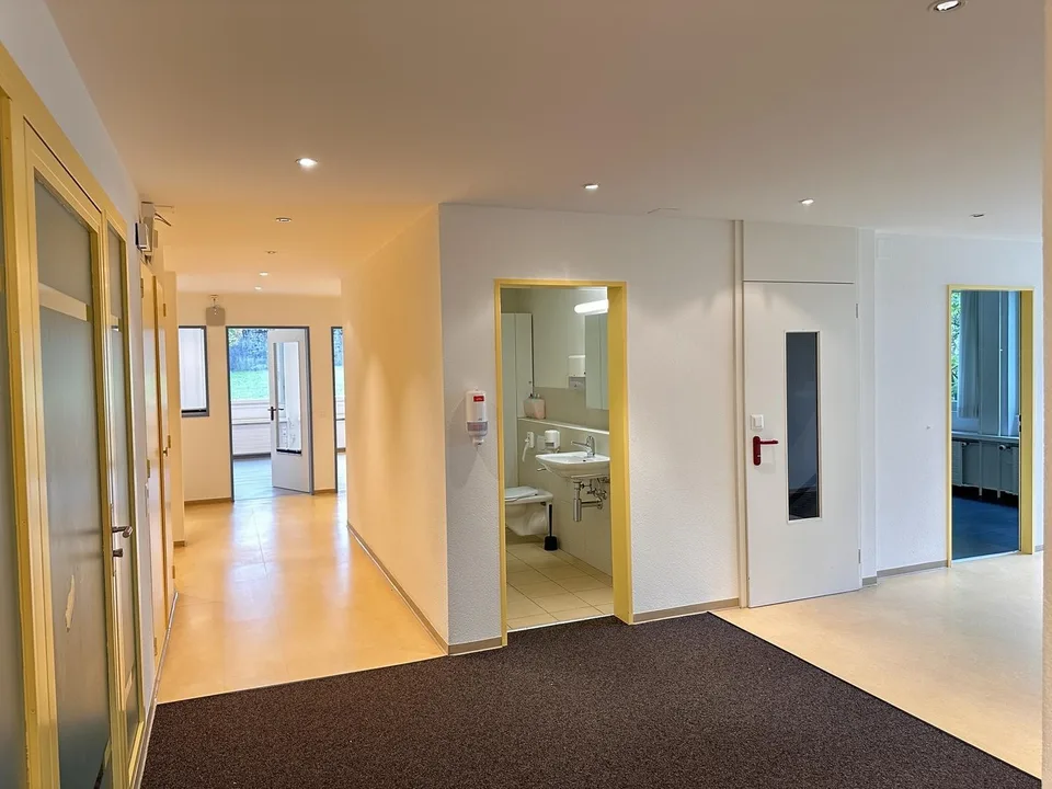 Büro-/Gewerberäume unterschiedlicher Grösse an guter Lage in Zumikon – Foto 8 von 11