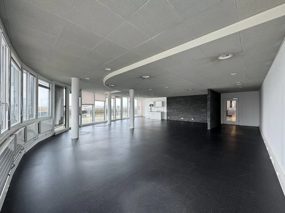 Attraktive Büro-, Praxis-, Dienstleistungsfläche im INSIDE Volketswil – foto 2 di 6