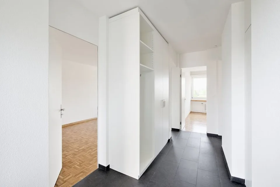 Ampio appartamento 2.5 locali nel bellissimo comune di Reinach! – foto 7 di 7