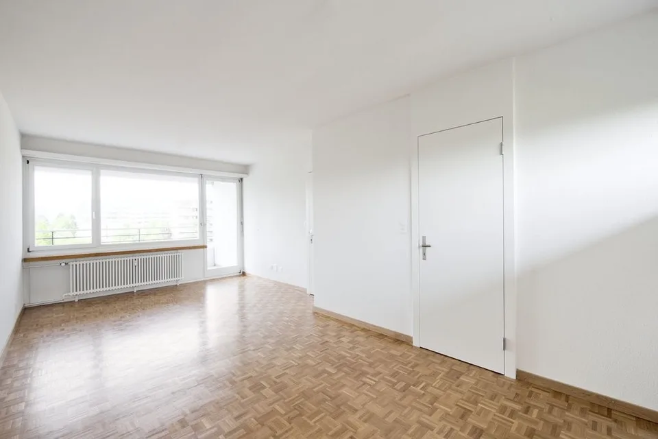 Ampio appartamento 2.5 locali nel bellissimo comune di Reinach! – foto 4 di 7
