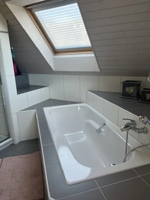 Charmantes freistehendes 4.5 Zimmer Einfamilienhaus mit grossem Garten – foto 10 di 11