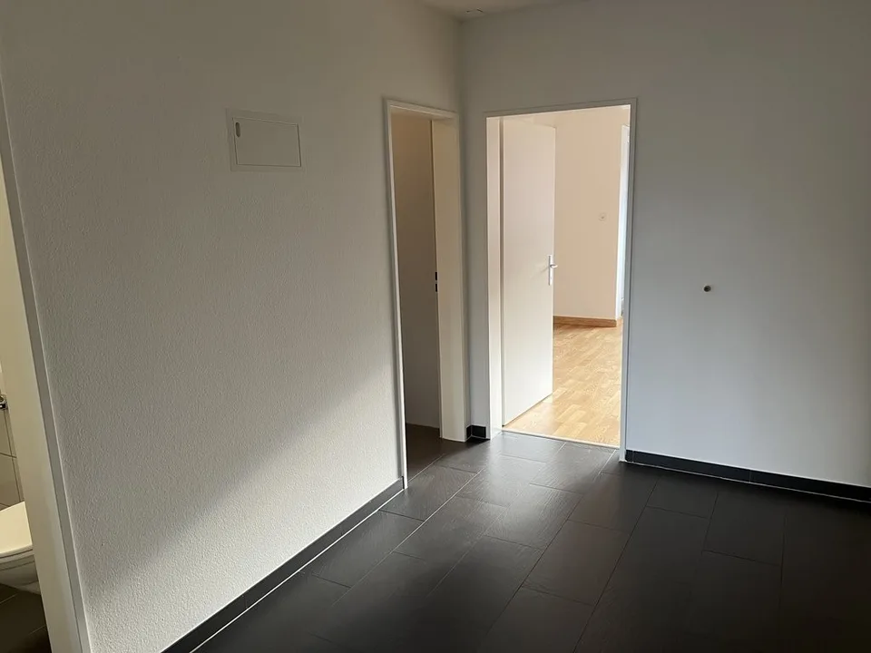 Helle 3.5-Zimmerwohnung mit Balkon! – Foto 7 von 9