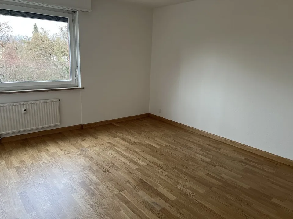 Helle 3.5-Zimmerwohnung mit Balkon! – Foto 4 von 9