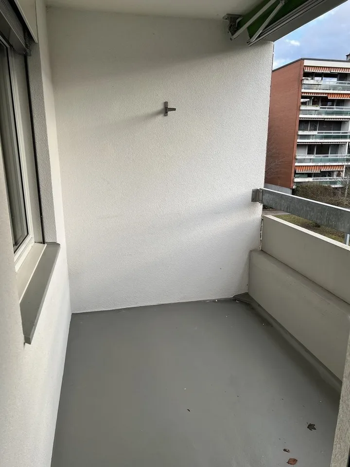 Helle 3.5-Zimmerwohnung mit Balkon! – Foto 8 von 9