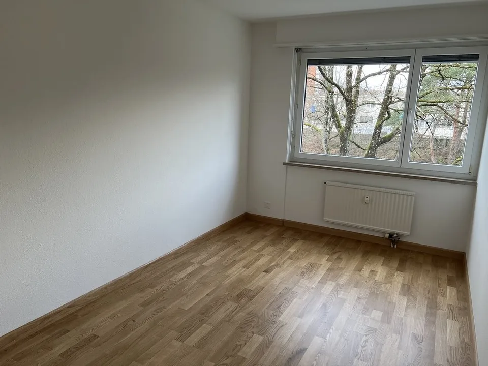 Helle 3.5-Zimmerwohnung mit Balkon! – Foto 5 von 9