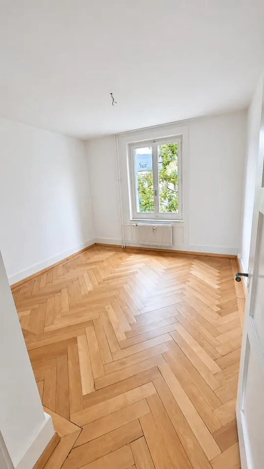 Helle Wohnung mit schöner Küche und charmantem Parkett – Foto 3 von 7
