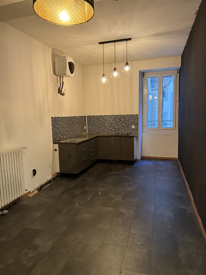Spacieux local commercial à louer – Foto 3 von 4