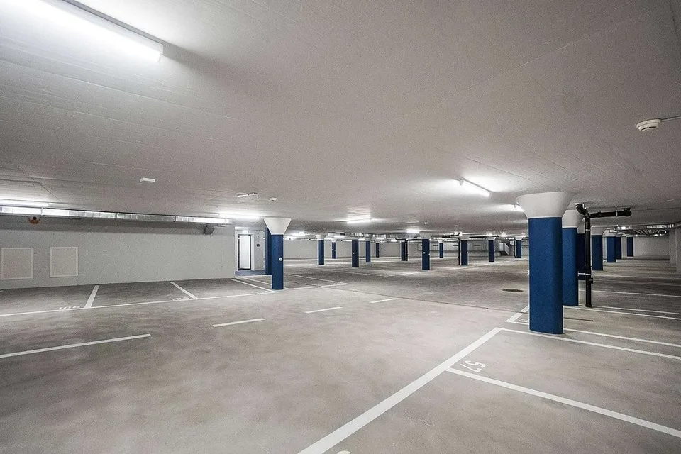 Sicuro, centrale: posto auto nel garage sotterraneo Zentrum Goldach – foto 2 di 2