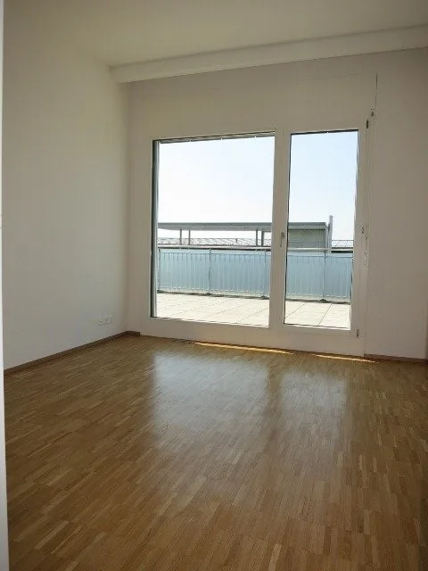 Attikawohnung mit grosser Terrasse und toller Aussicht – Foto 4 von 10
