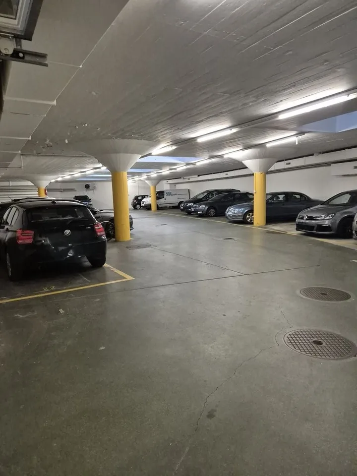 Posto auto in affitto vicino a Schaffhauserplatz – foto 3 di 3