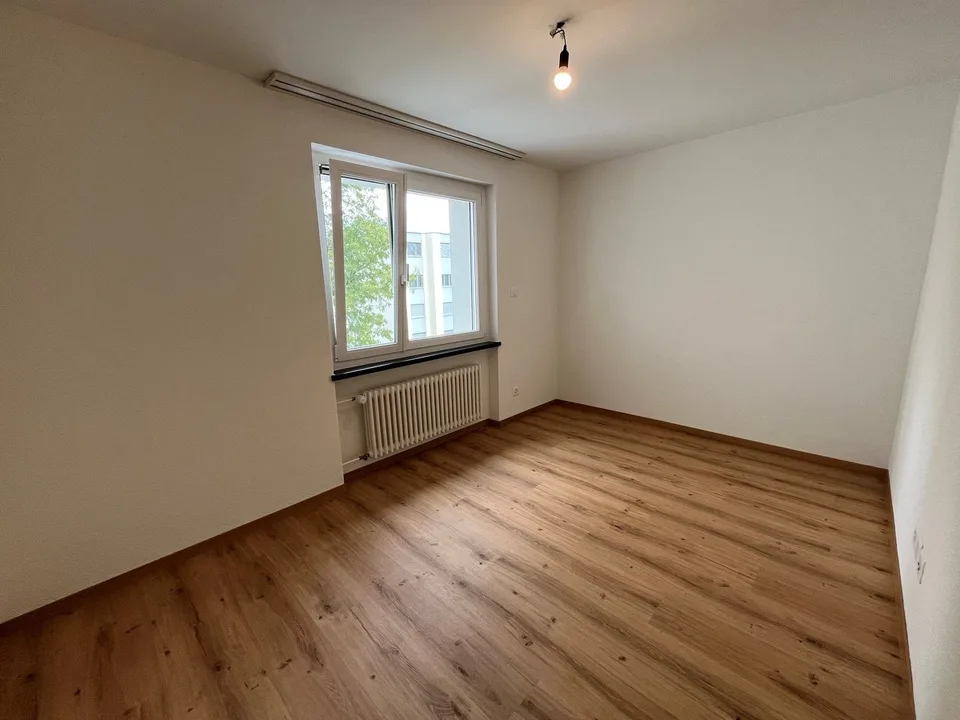 Helle, zentrale 4.5-Zimmer-Wohnung in der Nähe vom Bahnhof Bassersdorf – photo 11 sur 13