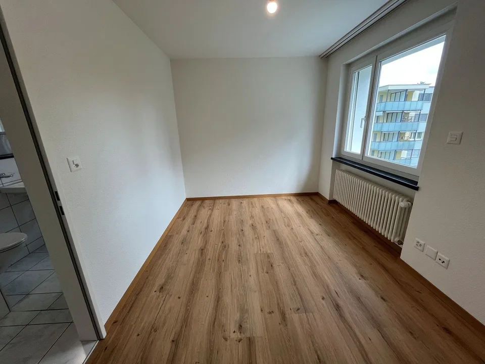 Helle, zentrale 4.5-Zimmer-Wohnung in der Nähe vom Bahnhof Bassersdorf – photo 10 sur 13
