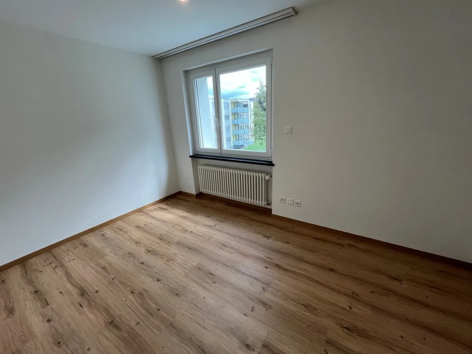Helle, zentrale 4.5-Zimmer-Wohnung in der Nähe vom Bahnhof Bassersdorf – photo 9 sur 13