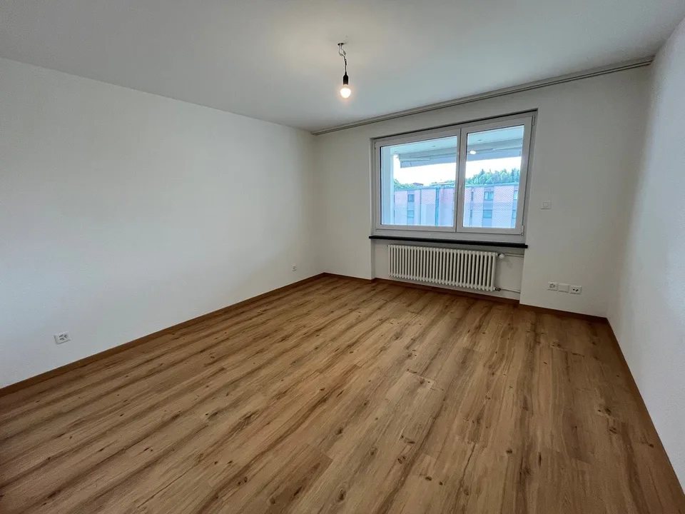 Helle, zentrale 4.5-Zimmer-Wohnung in der Nähe vom Bahnhof Bassersdorf – photo 8 sur 13