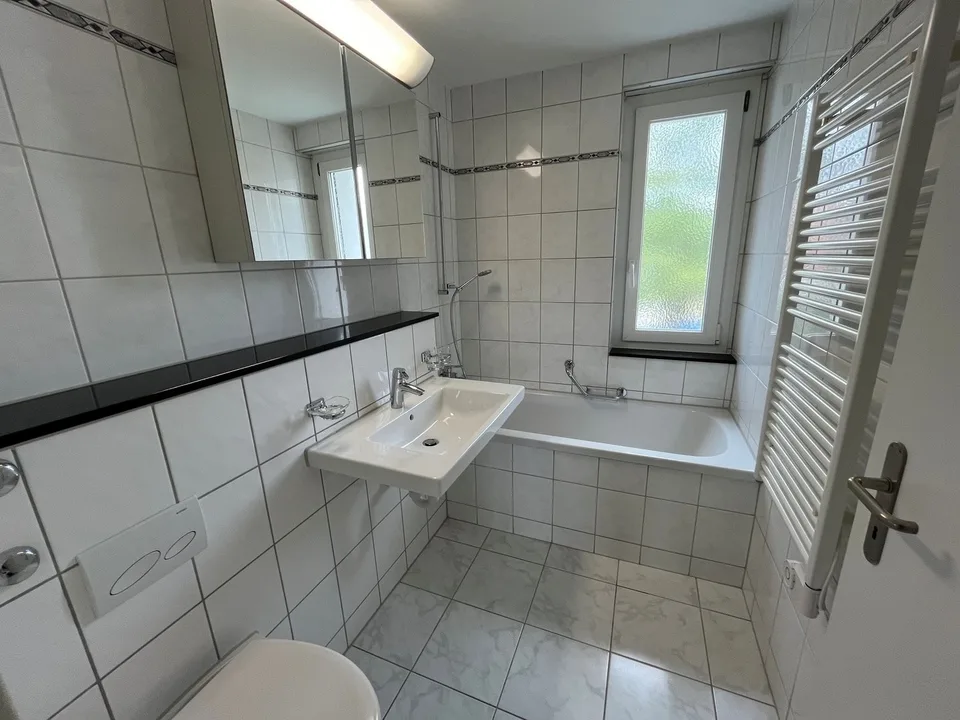 Helle, zentrale 4.5-Zimmer-Wohnung in der Nähe vom Bahnhof Bassersdorf – photo 12 sur 13