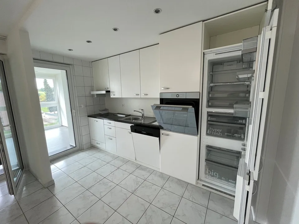 Helle, zentrale 4.5-Zimmer-Wohnung in der Nähe vom Bahnhof Bassersdorf – photo 5 sur 13