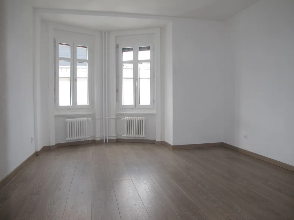EXKLUSIVE 3-ZIMMERWOHNUNG AM SCHFFHAUSERPLATZ – Foto 3 von 10