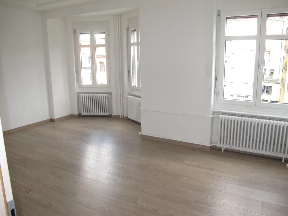 EXKLUSIVE 3-ZIMMERWOHNUNG AM SCHFFHAUSERPLATZ – Foto 2 von 10