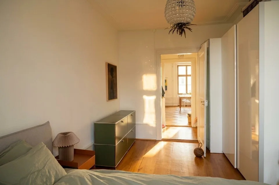 Charmante 3.5-Zimmer-Altbauwohnung – hell, möbliert & nahe Bahnhof – photo 6 of 8