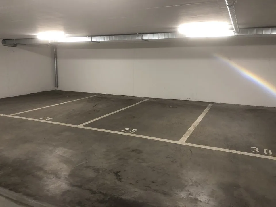 Secure parking space wanted? – photo 2 of 3