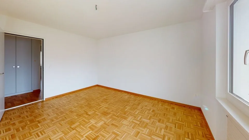 Erstbezug nach Sanierung: Stilvolle 3.5-Zimmer-Wohnung – photo 2 sur 7