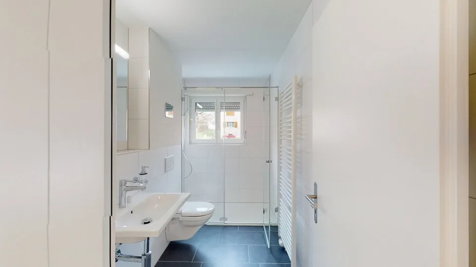 Erstbezug nach Sanierung: Stilvolle 3.5-Zimmer-Wohnung – photo 4 sur 7