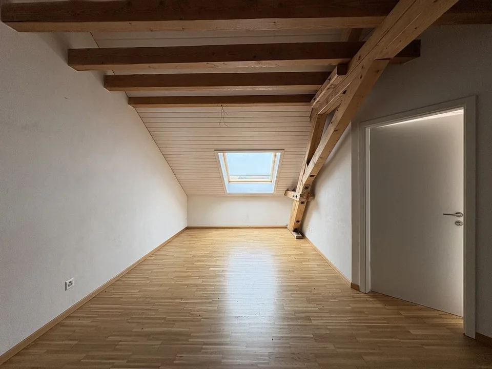 Duplex 3.5 Zimmer für 1'370.- CHF/Monat inkl. Nebenkosten – Foto 3 von 7