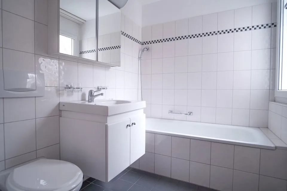Moderne Wohnung mit Gartensitzplatz sucht Mieter! – photo 7 of 8