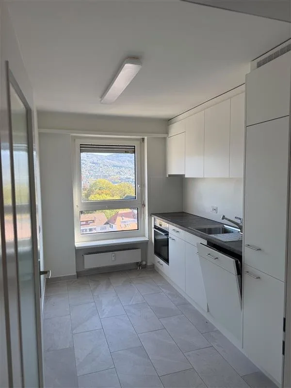 Grosszügige 3-Zimmerwohnung mit Aussicht über Reinach – Foto 2 von 8