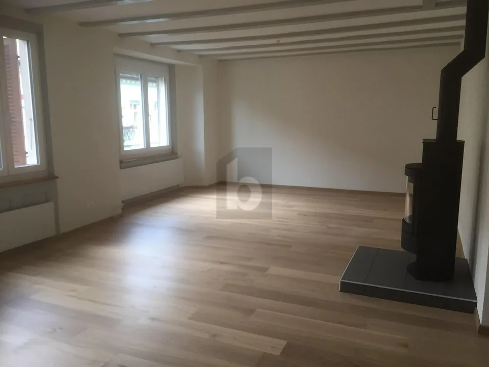 WOHNUNG MIT HELLEM WOHNBEREICH – Foto 2 von 4