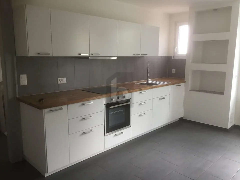 WOHNUNG MIT HELLEM WOHNBEREICH – Foto 3 von 4