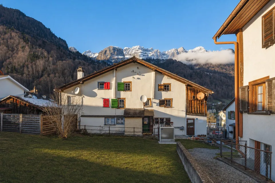 Charmantes 5.5-Zimmer-Reihenmittelhaus mit zusätzlichem Schopf – photo 3 sur 10