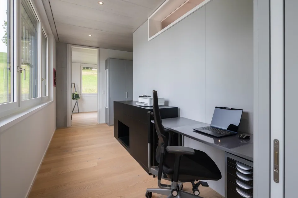 3.5-Zimmerwohnung im Seidenturm in Dürnten modernes Wohnen mit verglaster Loggia – Foto 5 von 8
