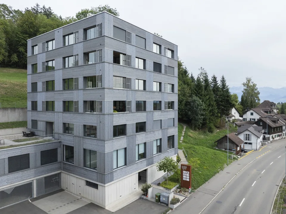 3.5-Zimmerwohnung im Seidenturm in Dürnten modernes Wohnen mit verglaster Loggia – Foto 8 von 8
