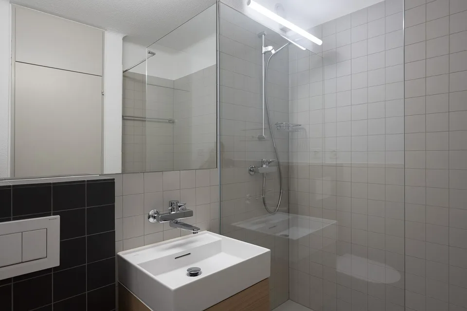 grosszügige 2.5-Zimmer-Wohnung in Zürich Höngg – Foto 6 von 8