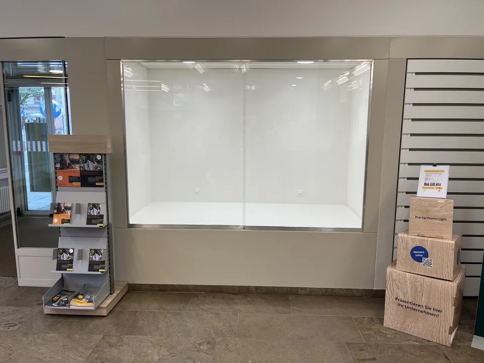 Helle Innenvitrine an bester Lage – Foto 5 von 5