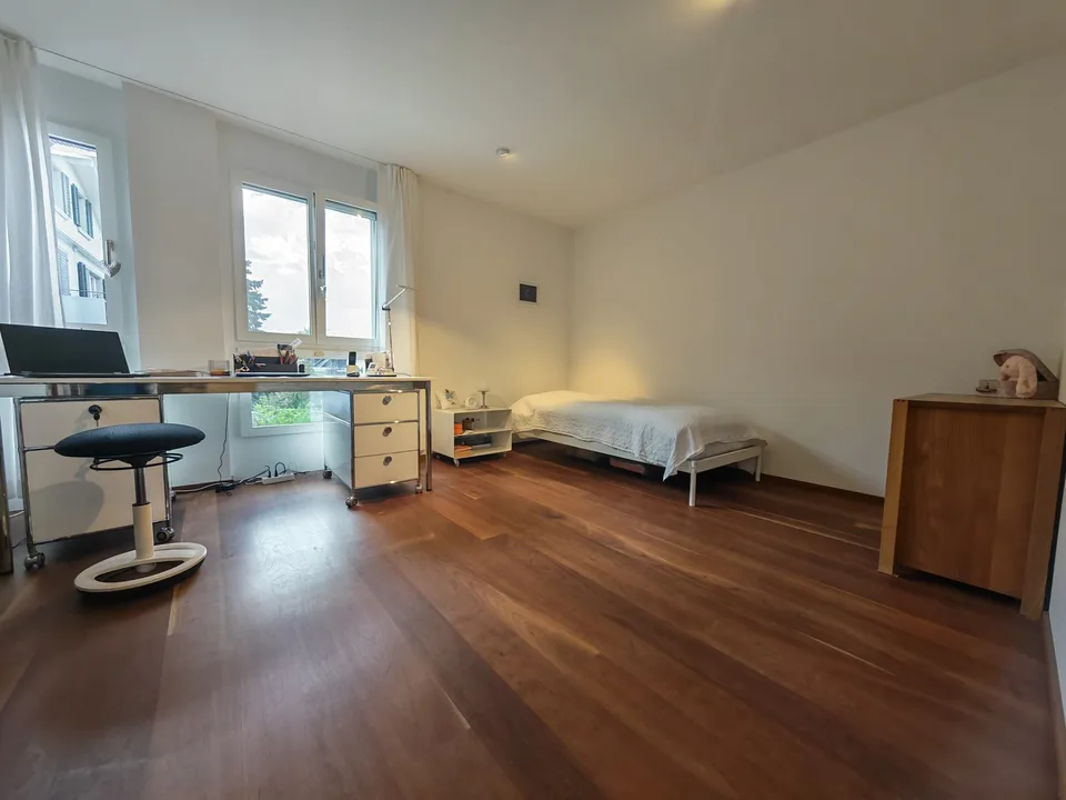 Ampio appartamento di 3,5 locali in una zona tranquilla a Erlenbach con vista sul lago – foto 11 di 11